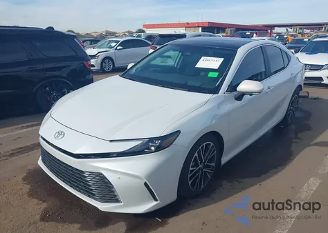 2025 Toyota Camry Xle z USA, uszkodzony, nr VIN 4T1DAACK2SU592591